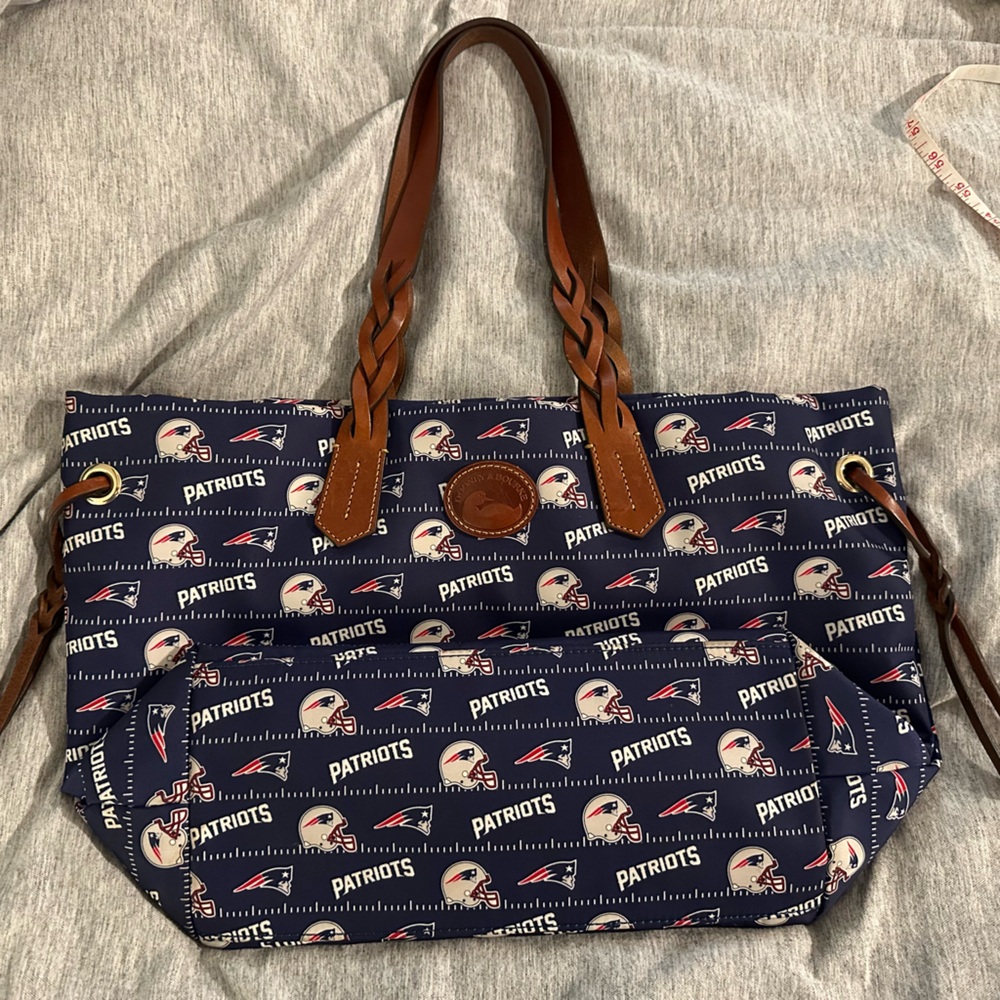 Dooney and Bourke Nee England Patriots Navy Tote Bag